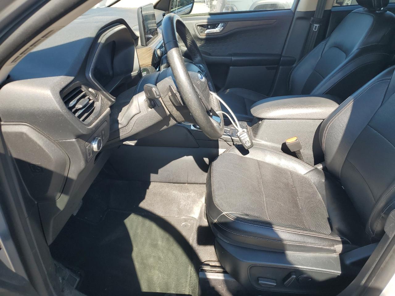 FORD ESCAPE TITANIUM