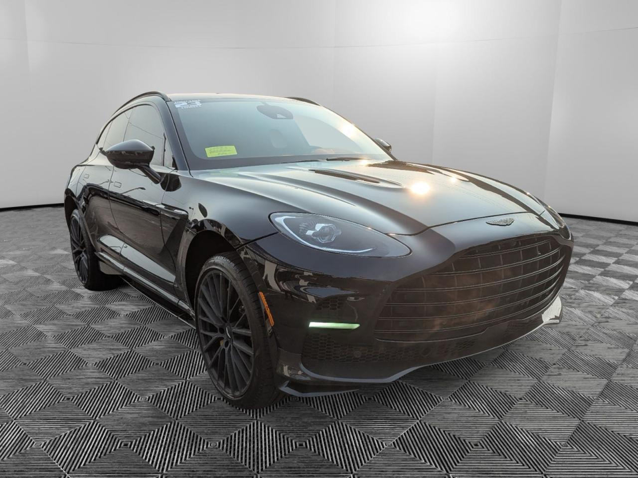 ASTON MARTIN DBX 707
