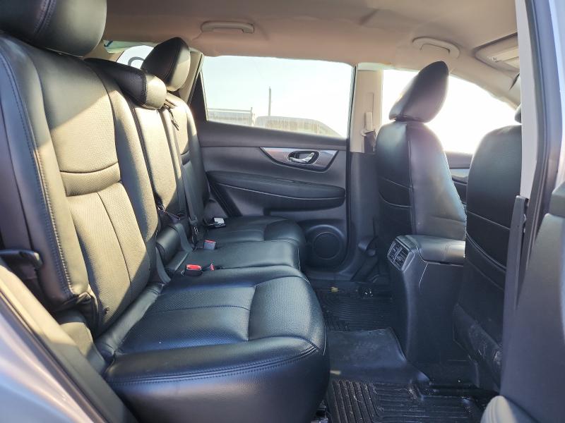 2017 NISSAN ROGUE SV KNMAT2MT6HP592826