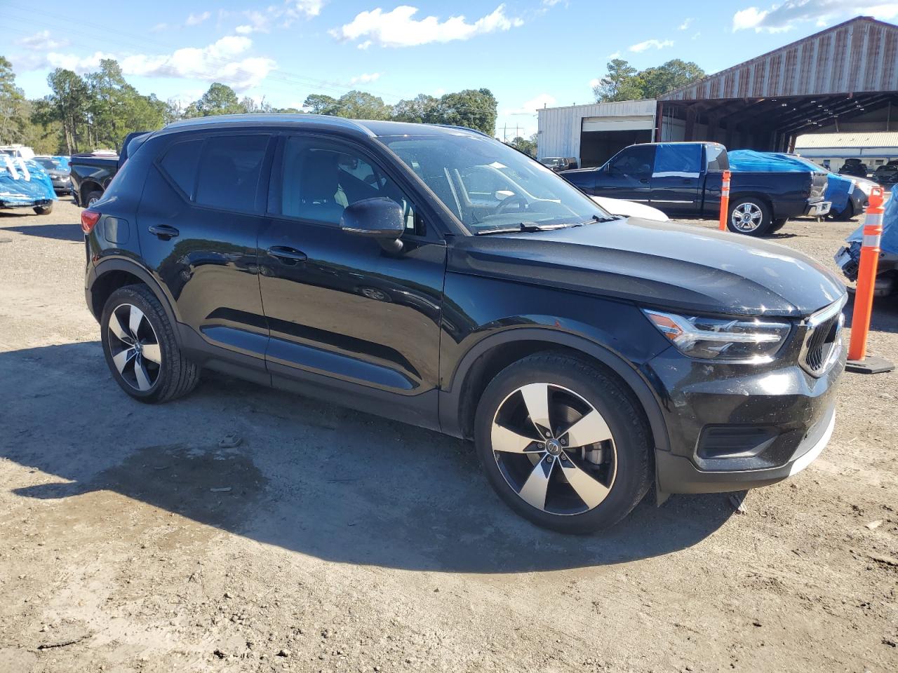 VOLVO XC40 T4 MOMENTUM