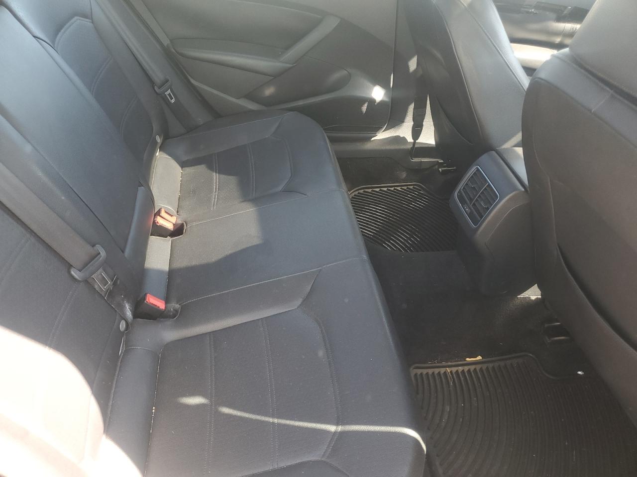 VOLKSWAGEN PASSAT SE