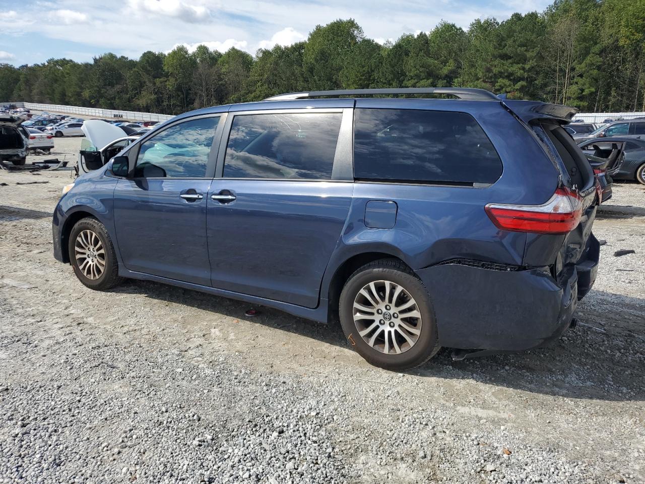 TOYOTA SIENNA XLE