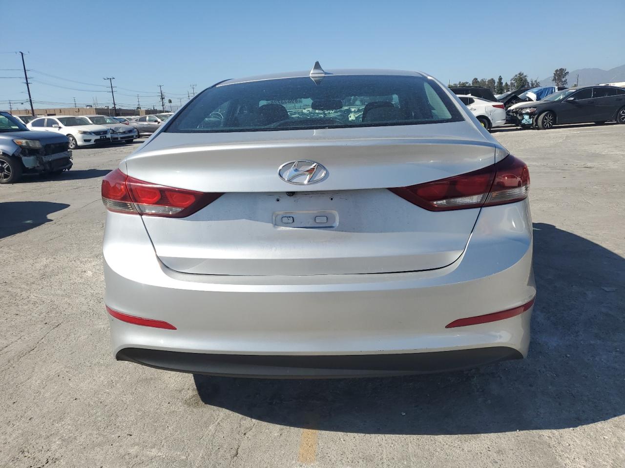 HYUNDAI ELANTRA SE