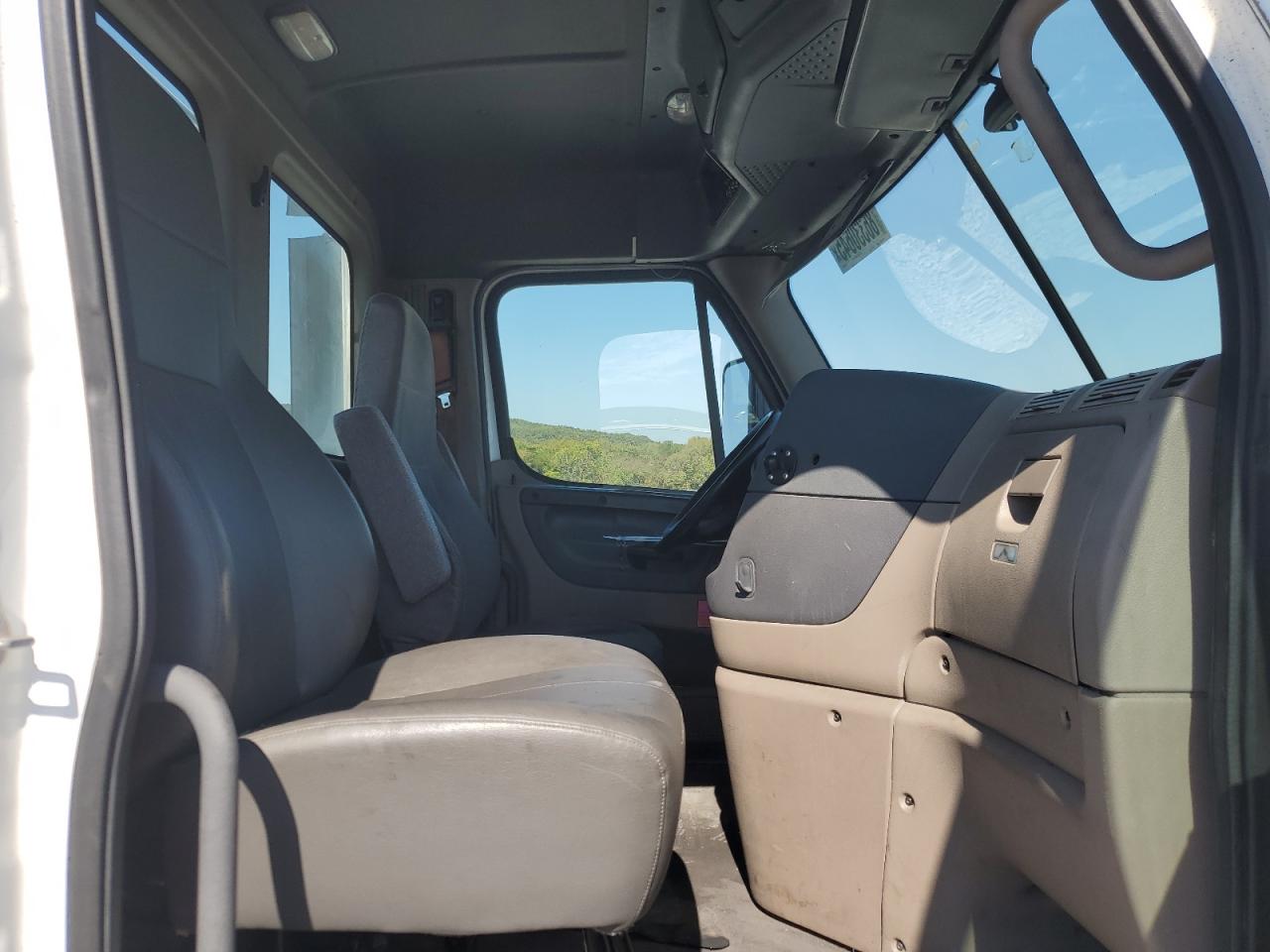 Lot #3303651930 2015 FREIGHTLINER CASCADIA 1