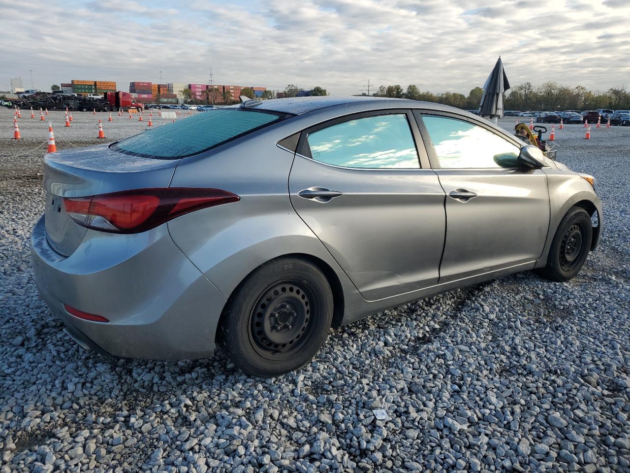HYUNDAI ELANTRA SE