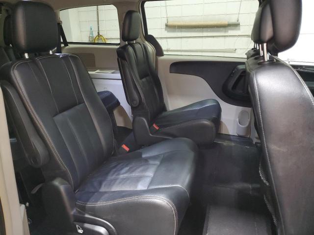 2015 CHRYSLER TOWN & COU - 2C4RC1BG8FR695972