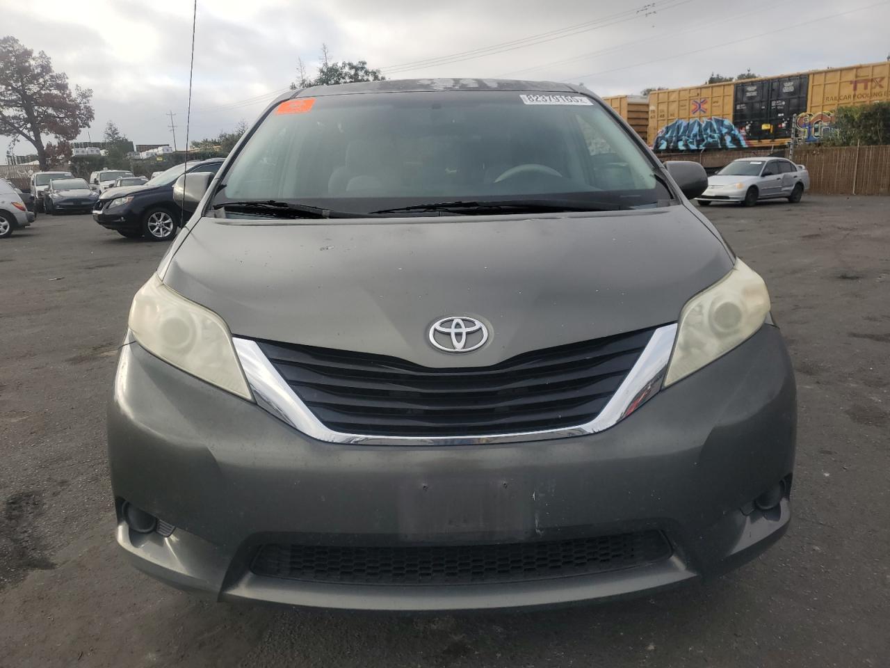 TOYOTA SIENNA BASE