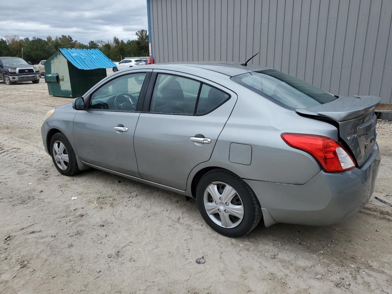 NISSAN VERSA S