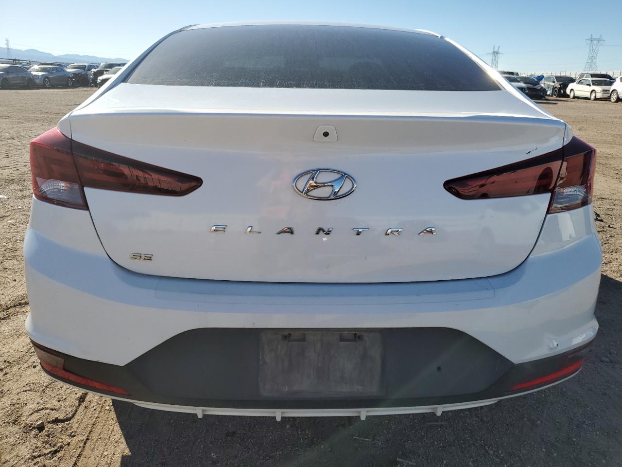 HYUNDAI ELANTRA SE