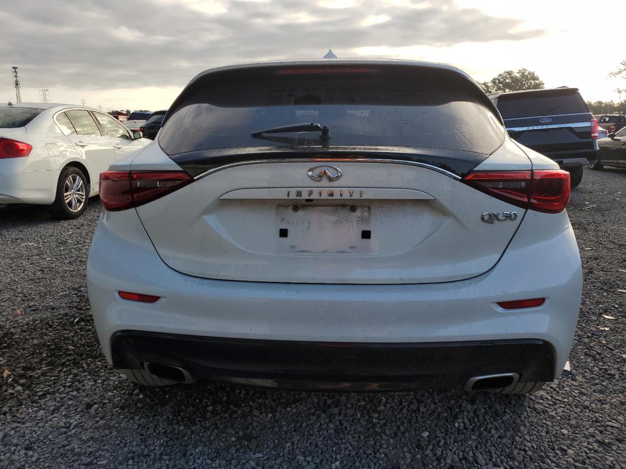 INFINITI QX30 BASE