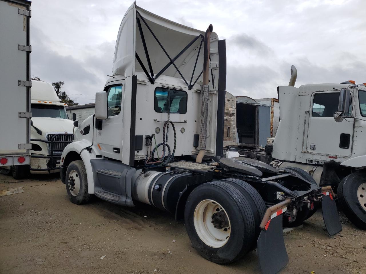 Lot #3278905064 2020 PETERBILT TRACTOR 579