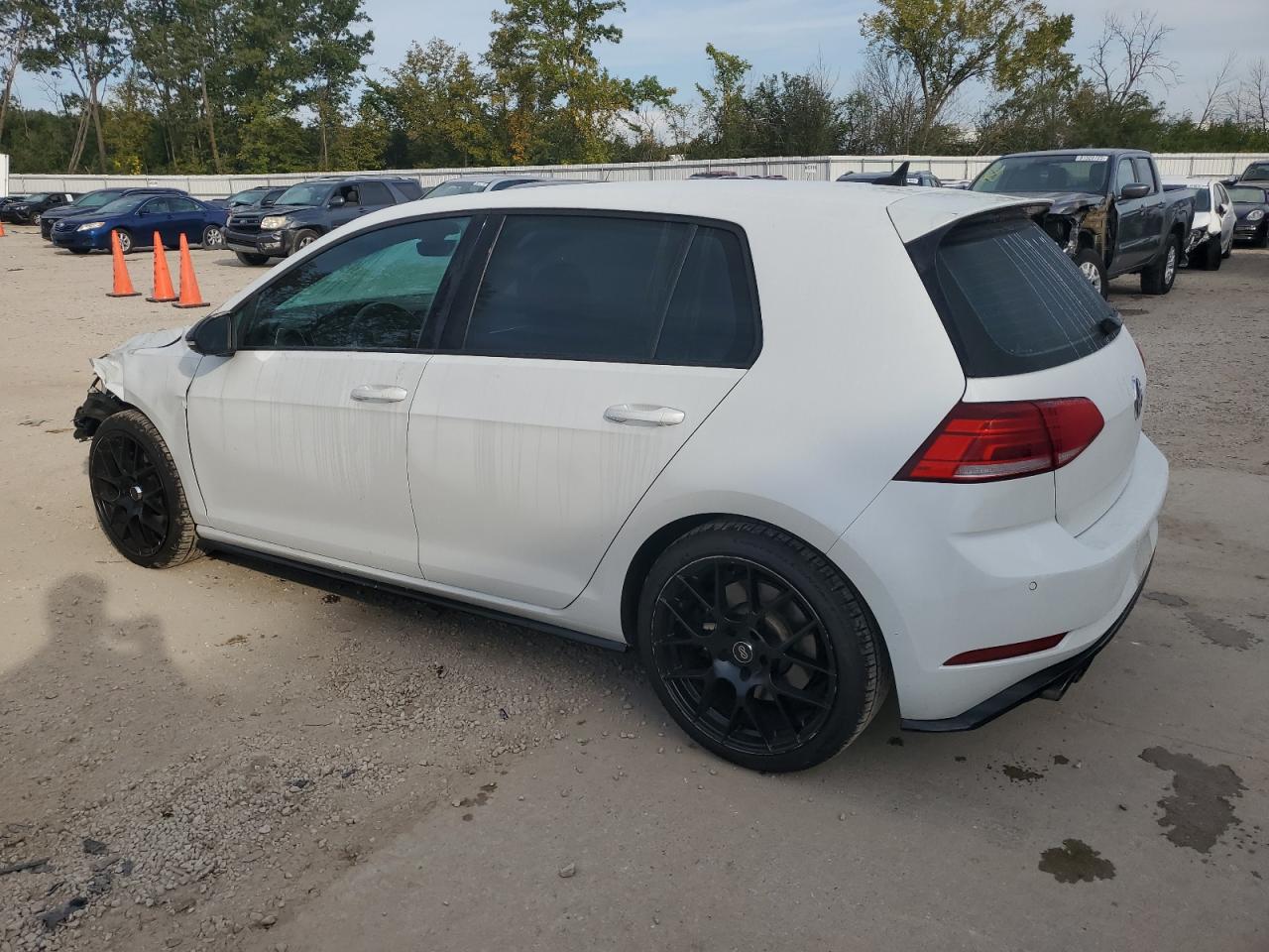 VOLKSWAGEN GOLF R