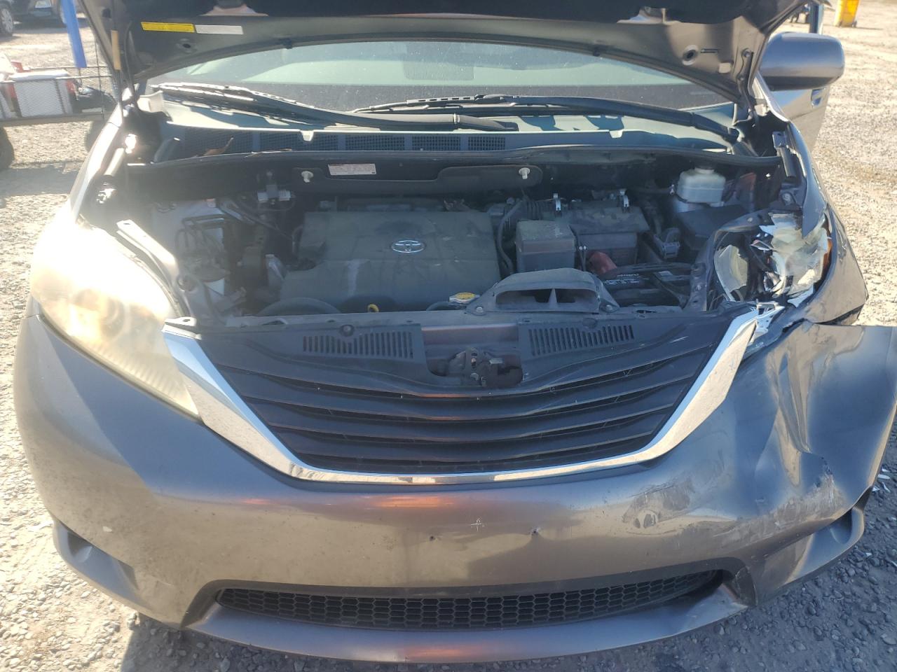 Lot #3315998097 2012 TOYOTA SIENNA LE