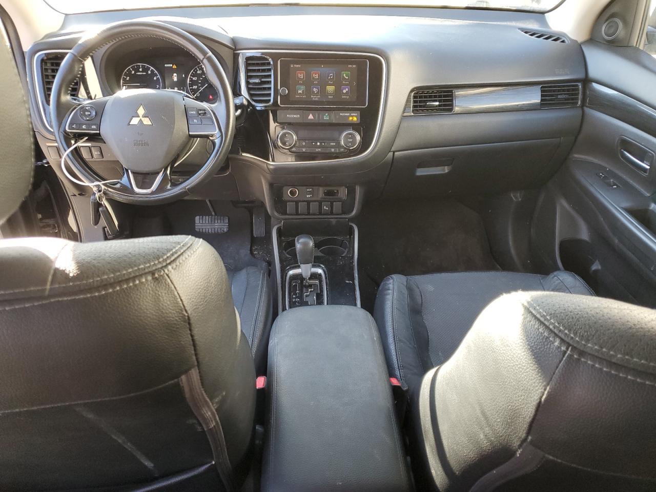 MITSUBISHI OUTLANDER SE