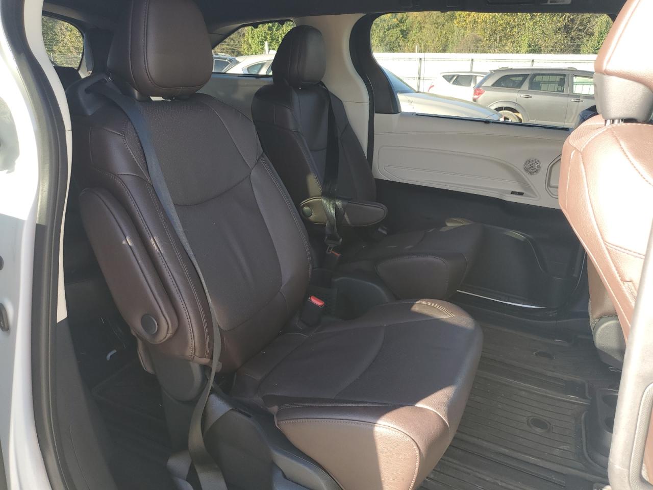 TOYOTA SIENNA LIMITED