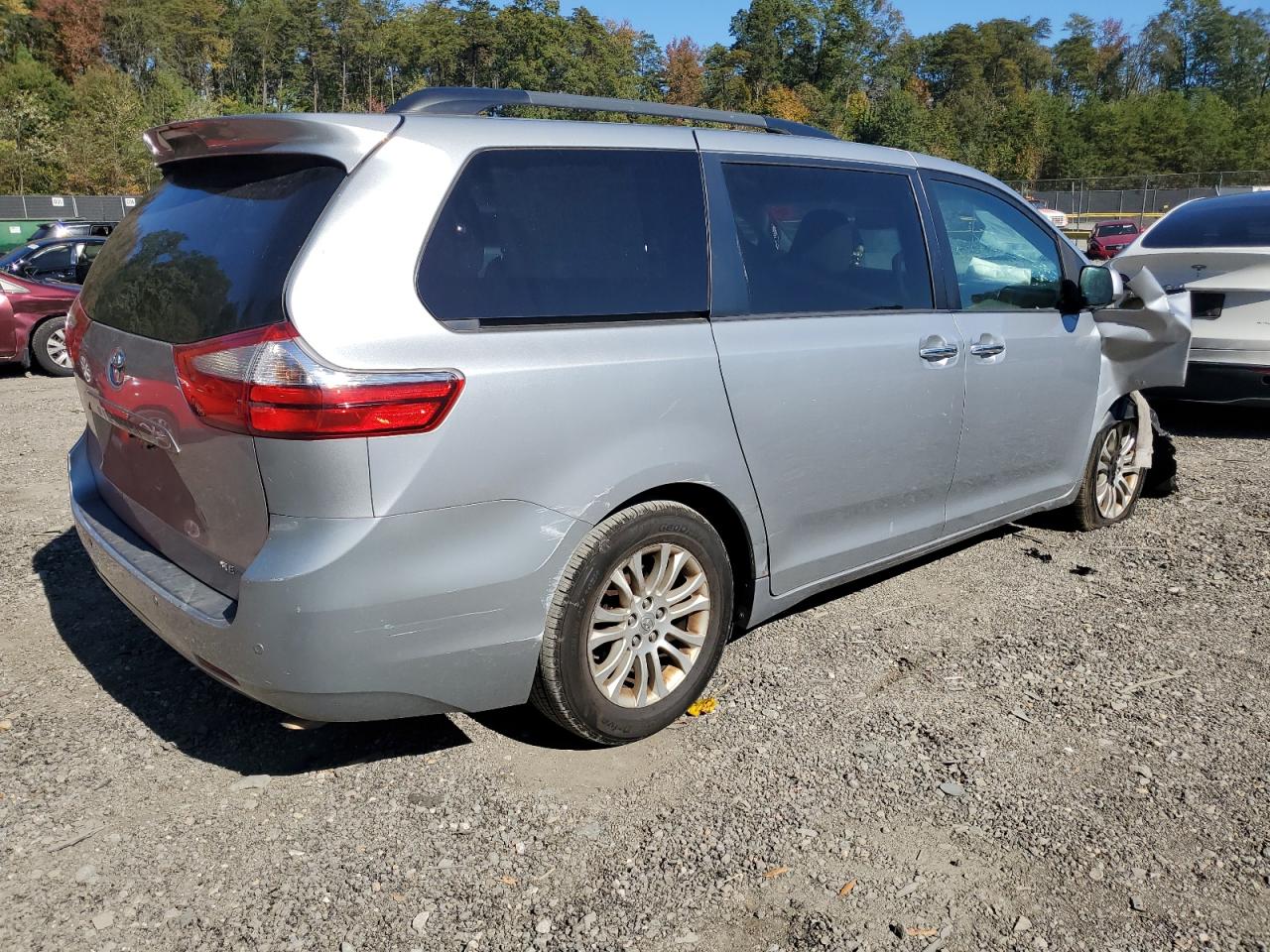 TOYOTA SIENNA XLE