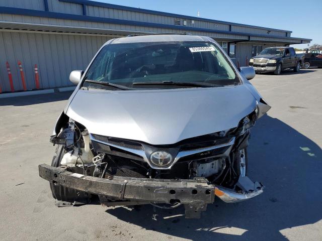 2018 TOYOTA SIENNA LE 5TDKZ3DC9JS956838