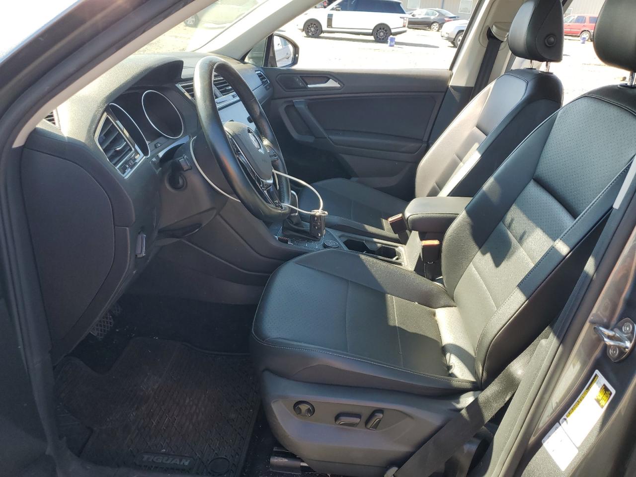 VOLKSWAGEN TIGUAN SE