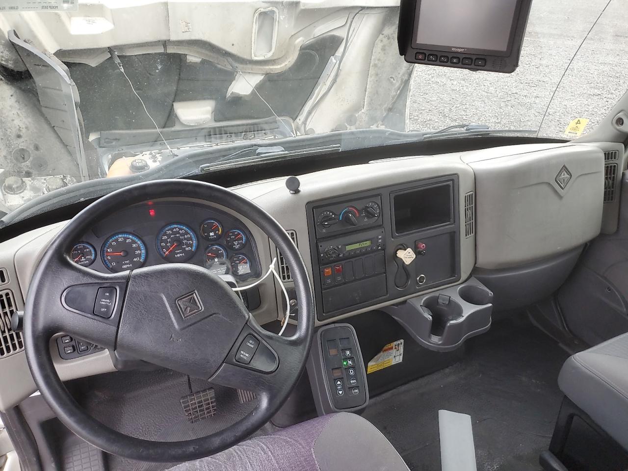 Lot #3278946050 2009 INTERNATIONAL 4300