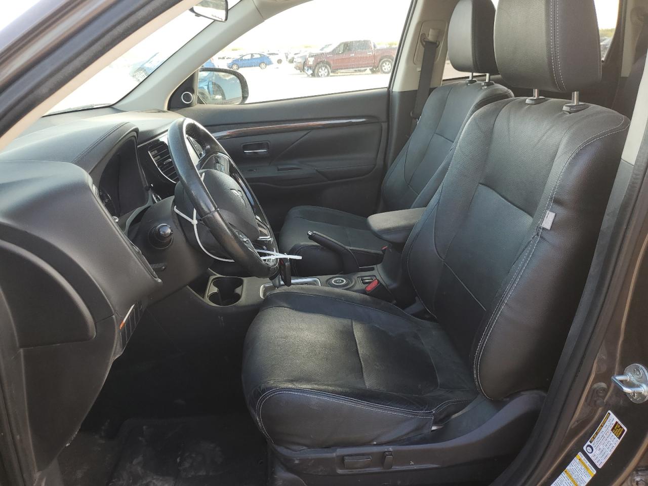 MITSUBISHI OUTLANDER SE