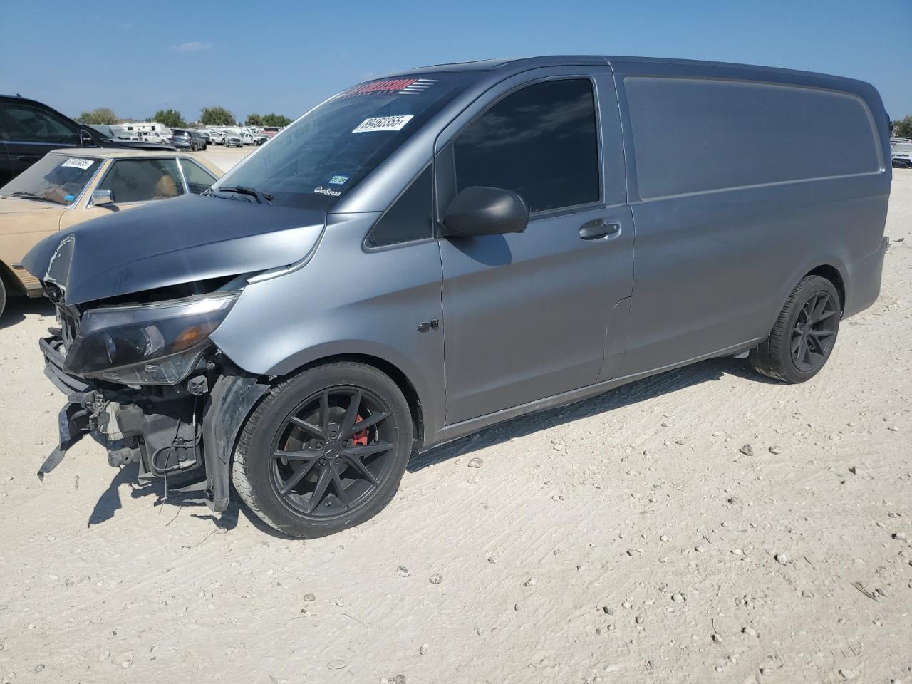 MERCEDES-BENZ METRIS