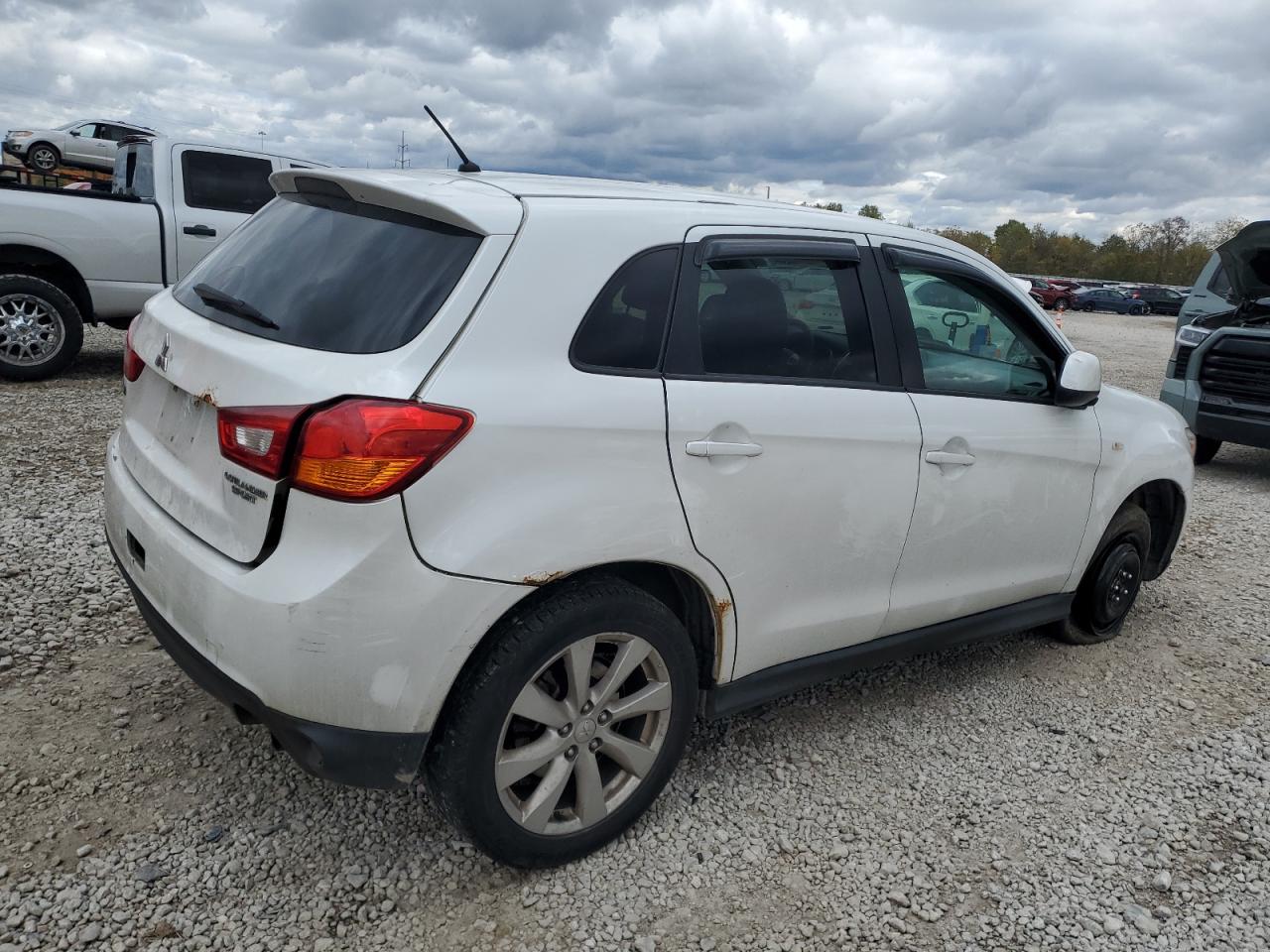 MITSUBISHI OUTLANDER ES