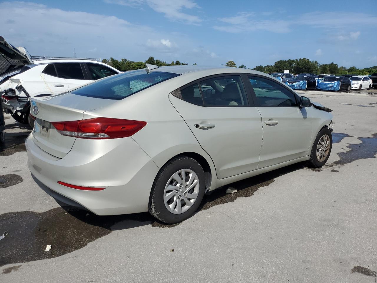 HYUNDAI ELANTRA SE