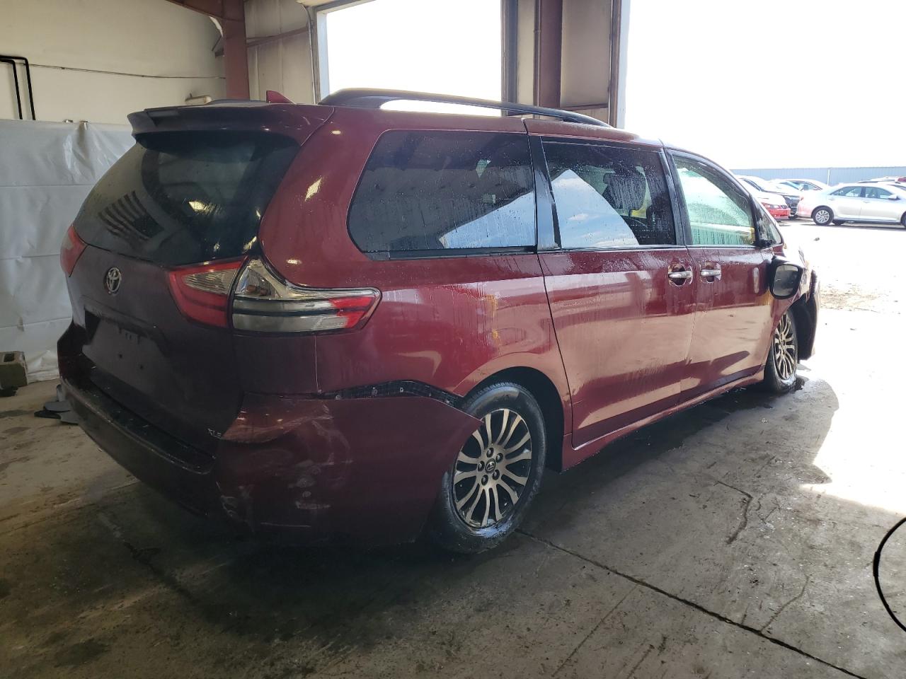 TOYOTA SIENNA XLE
