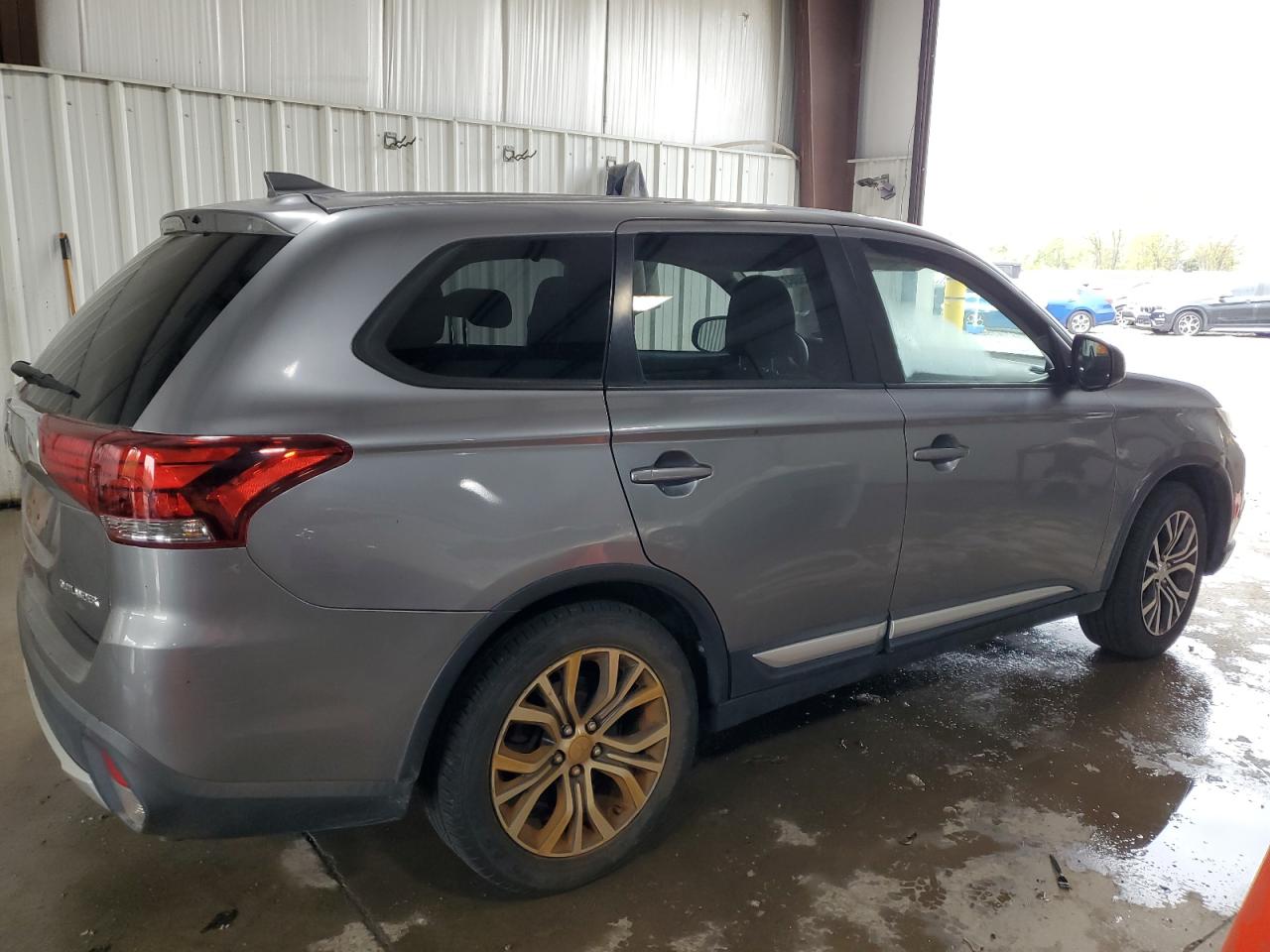 MITSUBISHI OUTLANDER ES