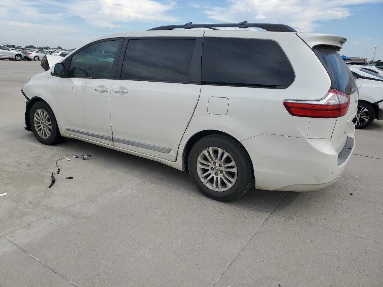 TOYOTA SIENNA XLE