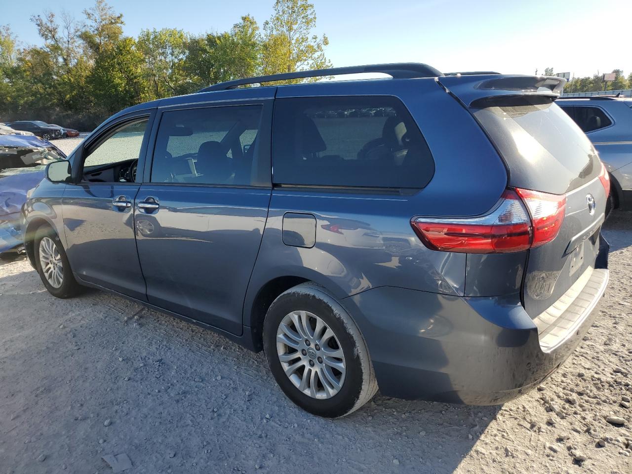 TOYOTA SIENNA XLE