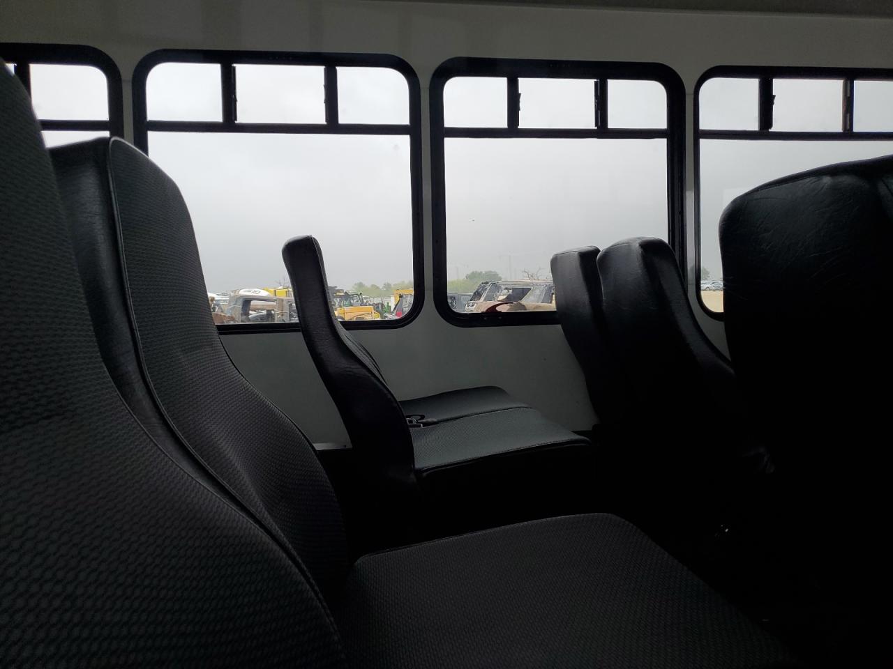 FORD ECONOLINE E450 SUPER DUTY CUTAWAY VAN