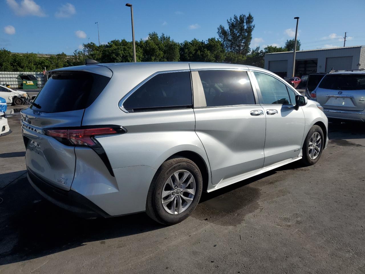 TOYOTA SIENNA XLE