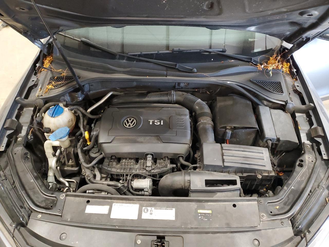 VOLKSWAGEN PASSAT SE
