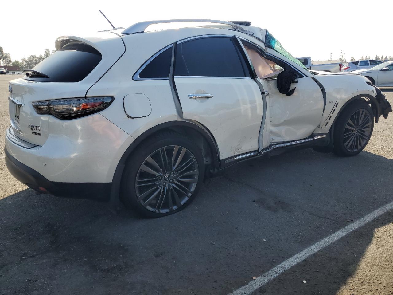 INFINITI QX70