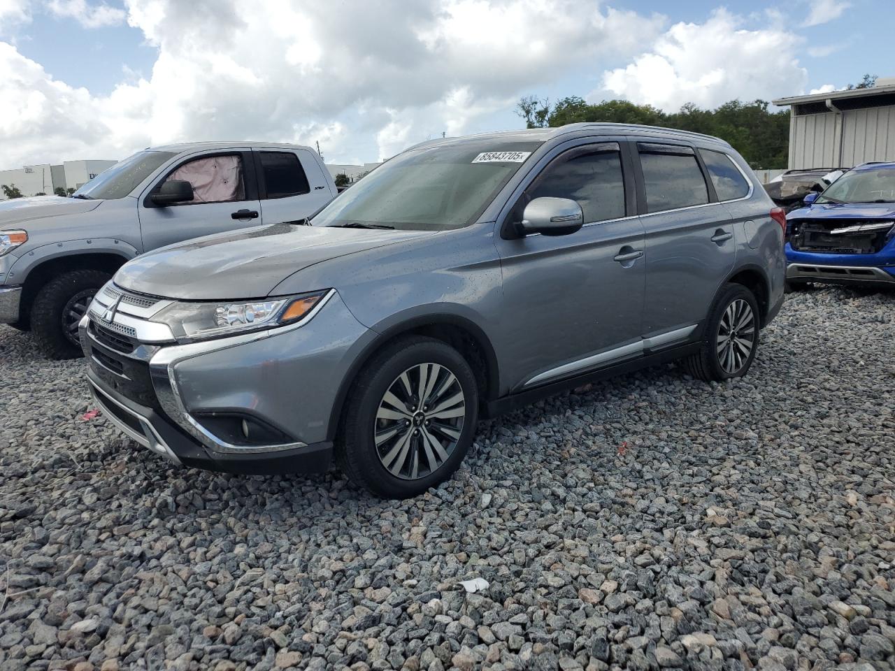 MITSUBISHI OUTLANDER SE