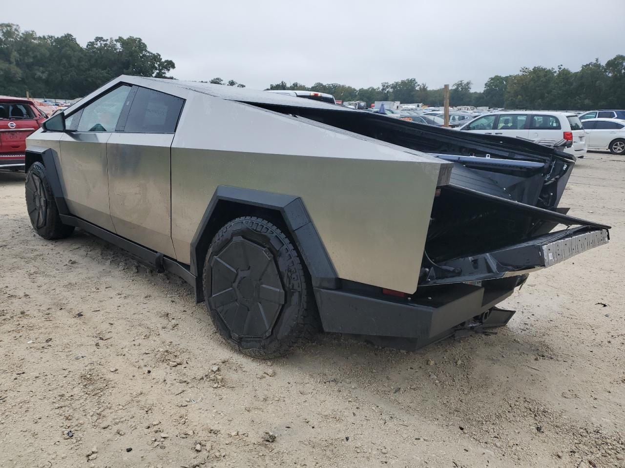 TESLA CYBERTRUCK