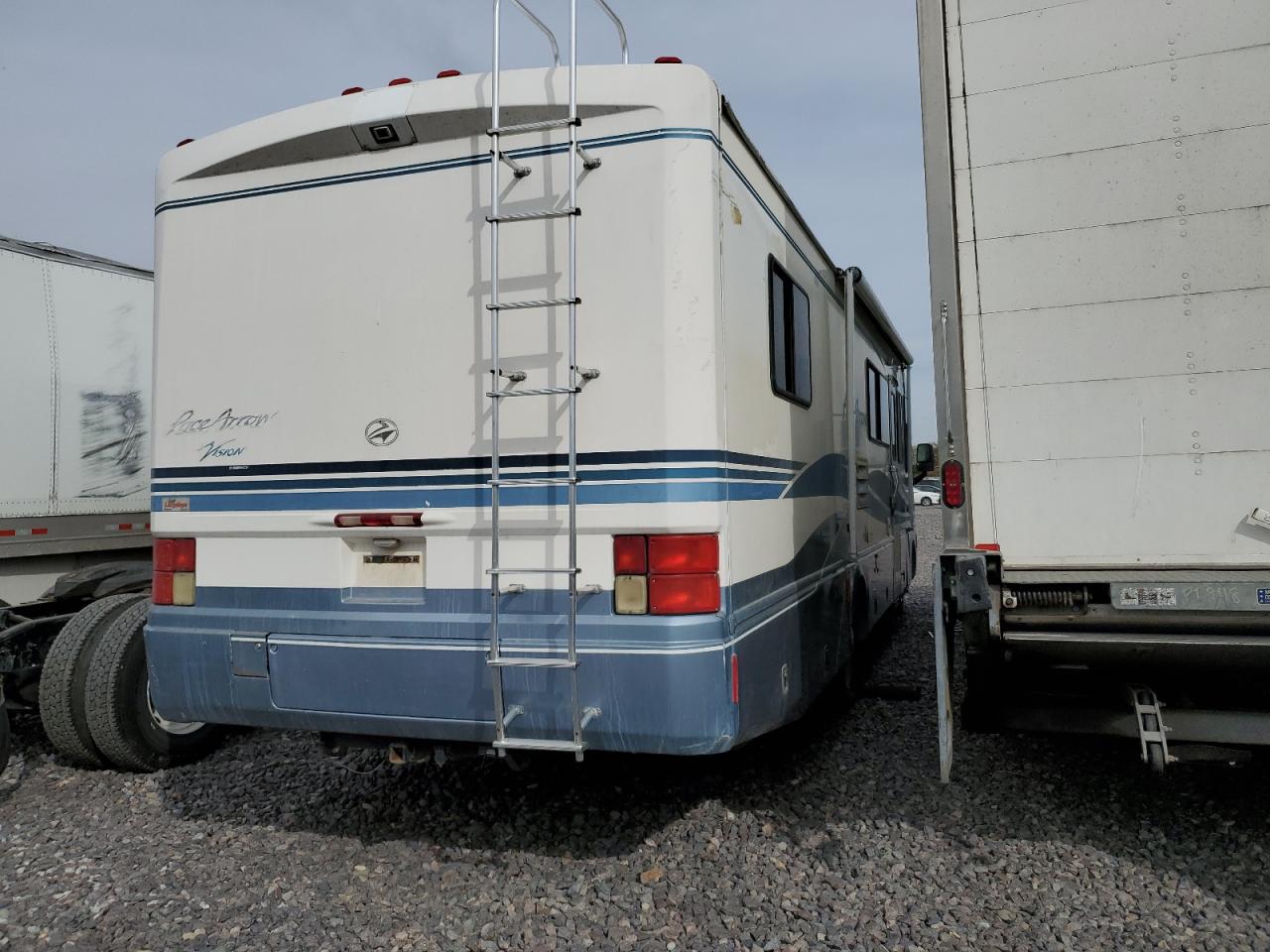 Lot #3264648917 1999 FLEETWOOD PACE ARROW