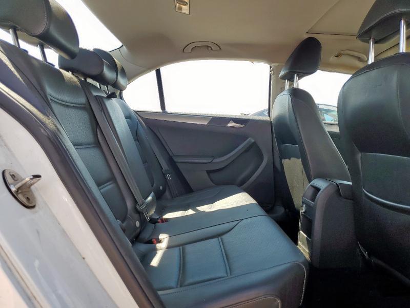 2018 VOLKSWAGEN JETTA SE 3VWDB7AJ4JM260599