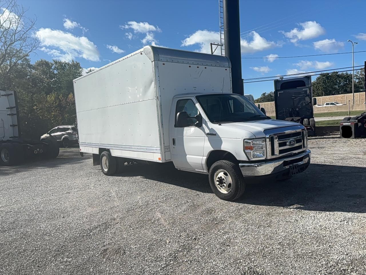 FORD ECONOLINE E450 SUPER DUTY CUTAWAY VAN