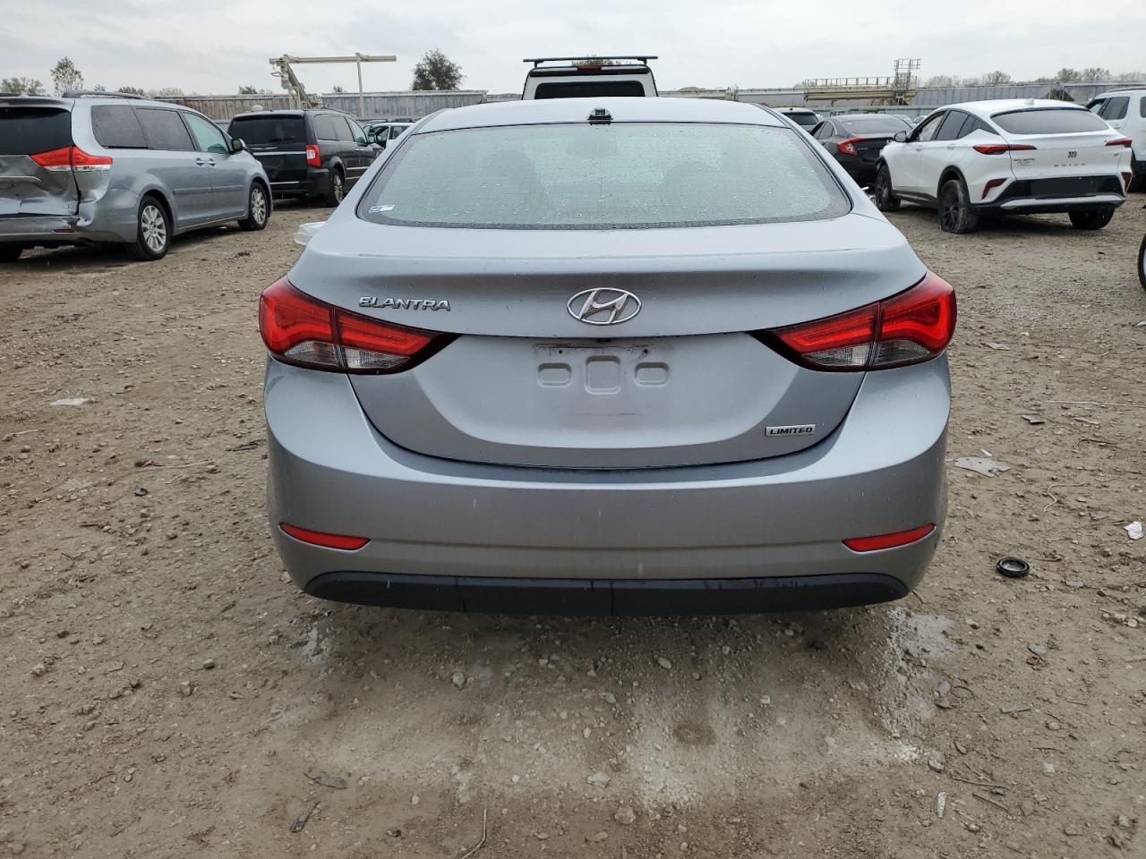 HYUNDAI ELANTRA SE