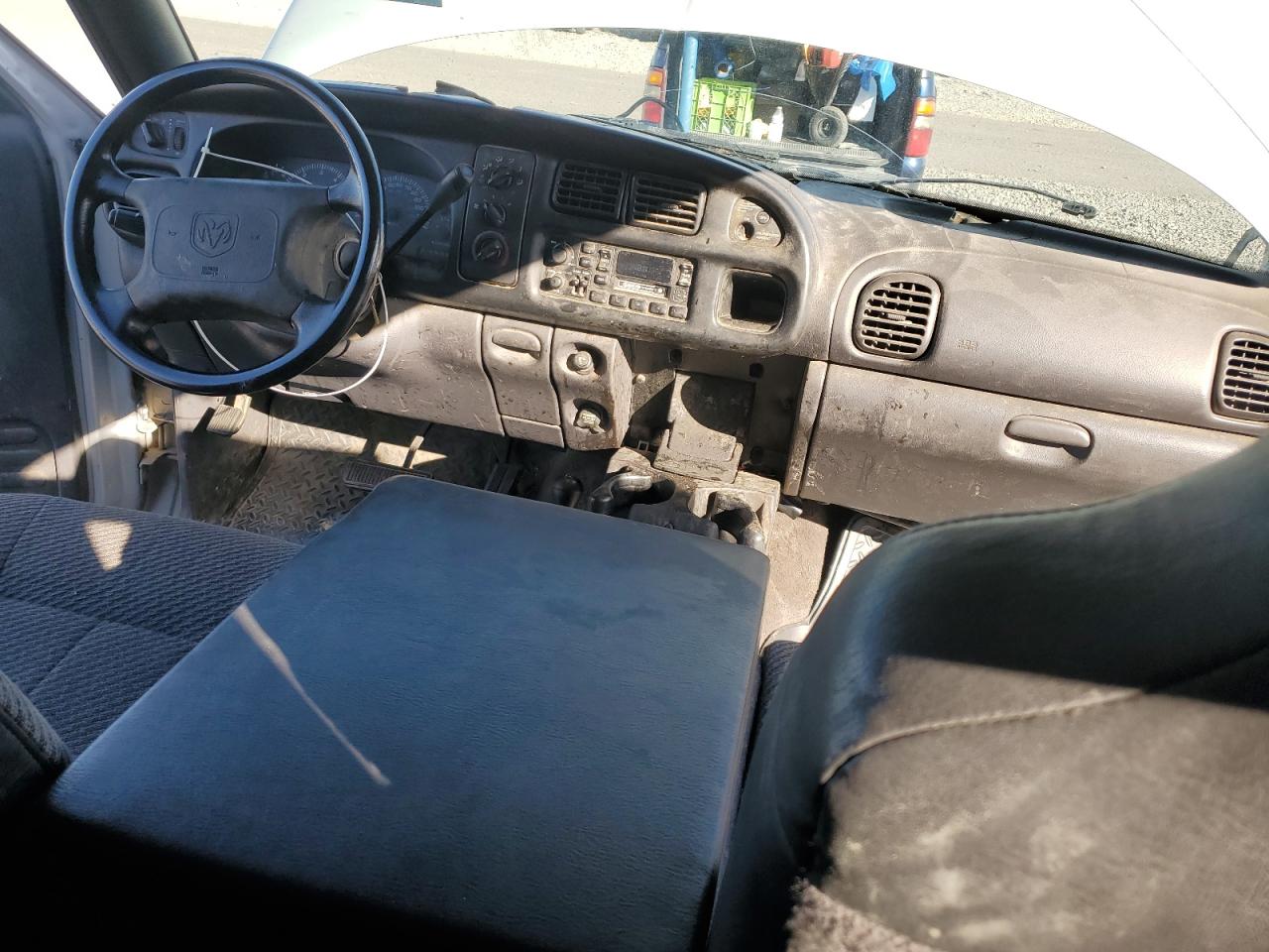 Lot #3271045115 2001 DODGE RAM 2500