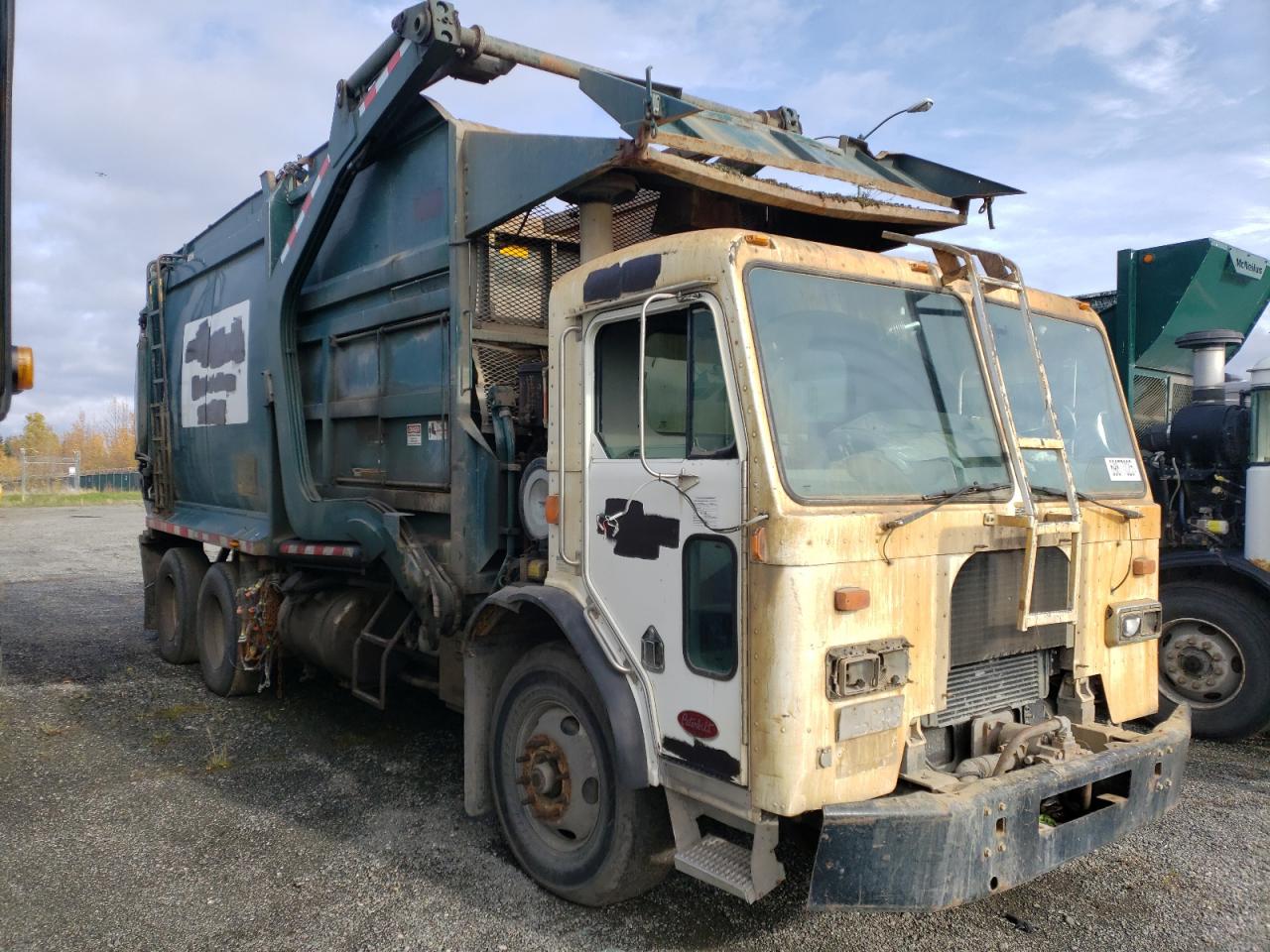 Lot #3292697596 2009 PETERBILT TRACTOR 320