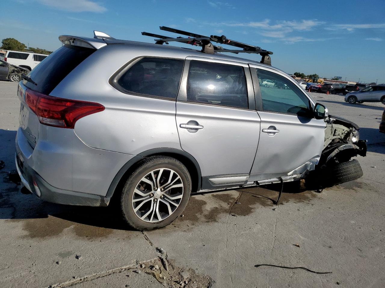 MITSUBISHI OUTLANDER SE