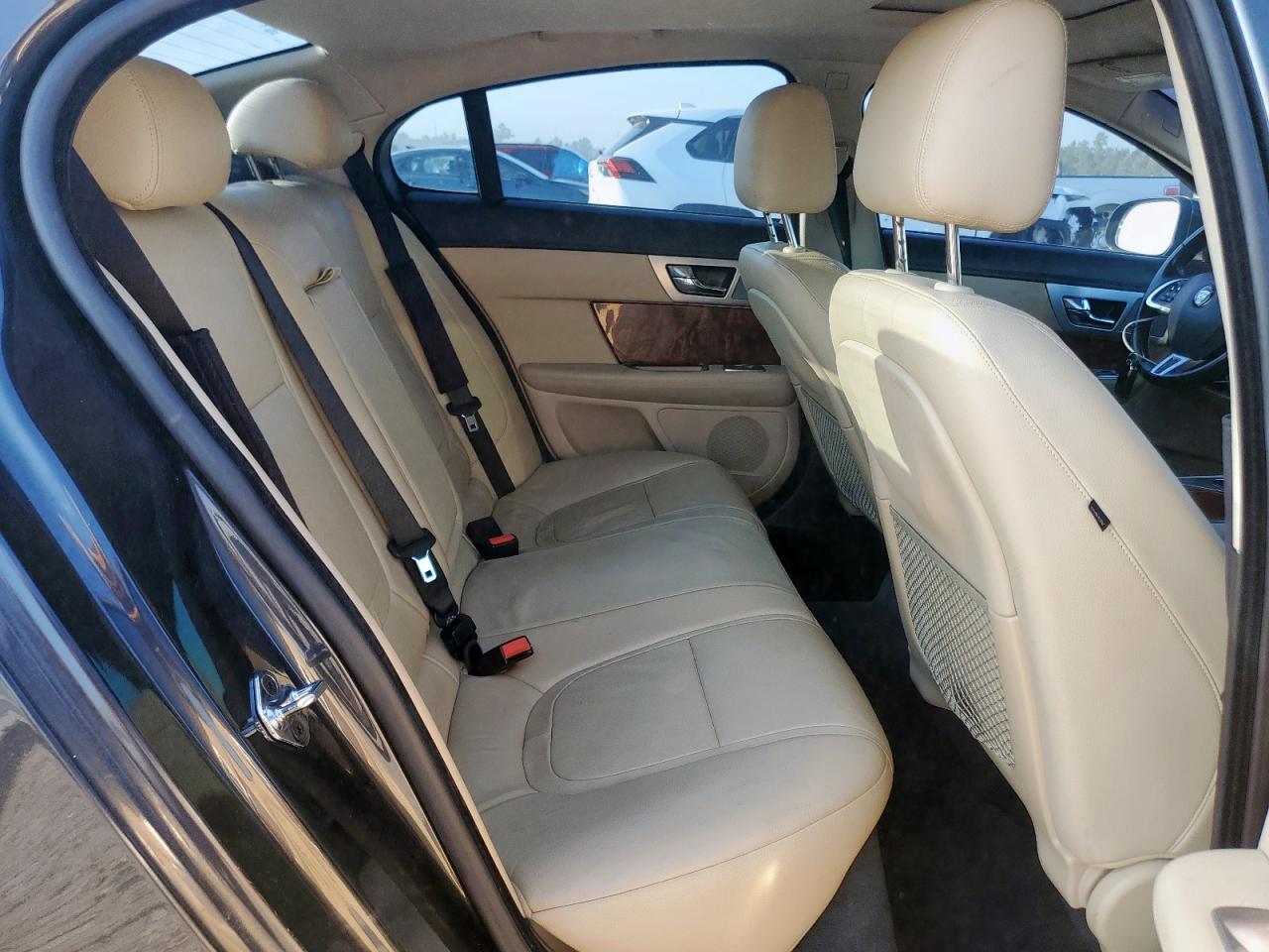 JAGUAR XF 2.0T PREMIUM