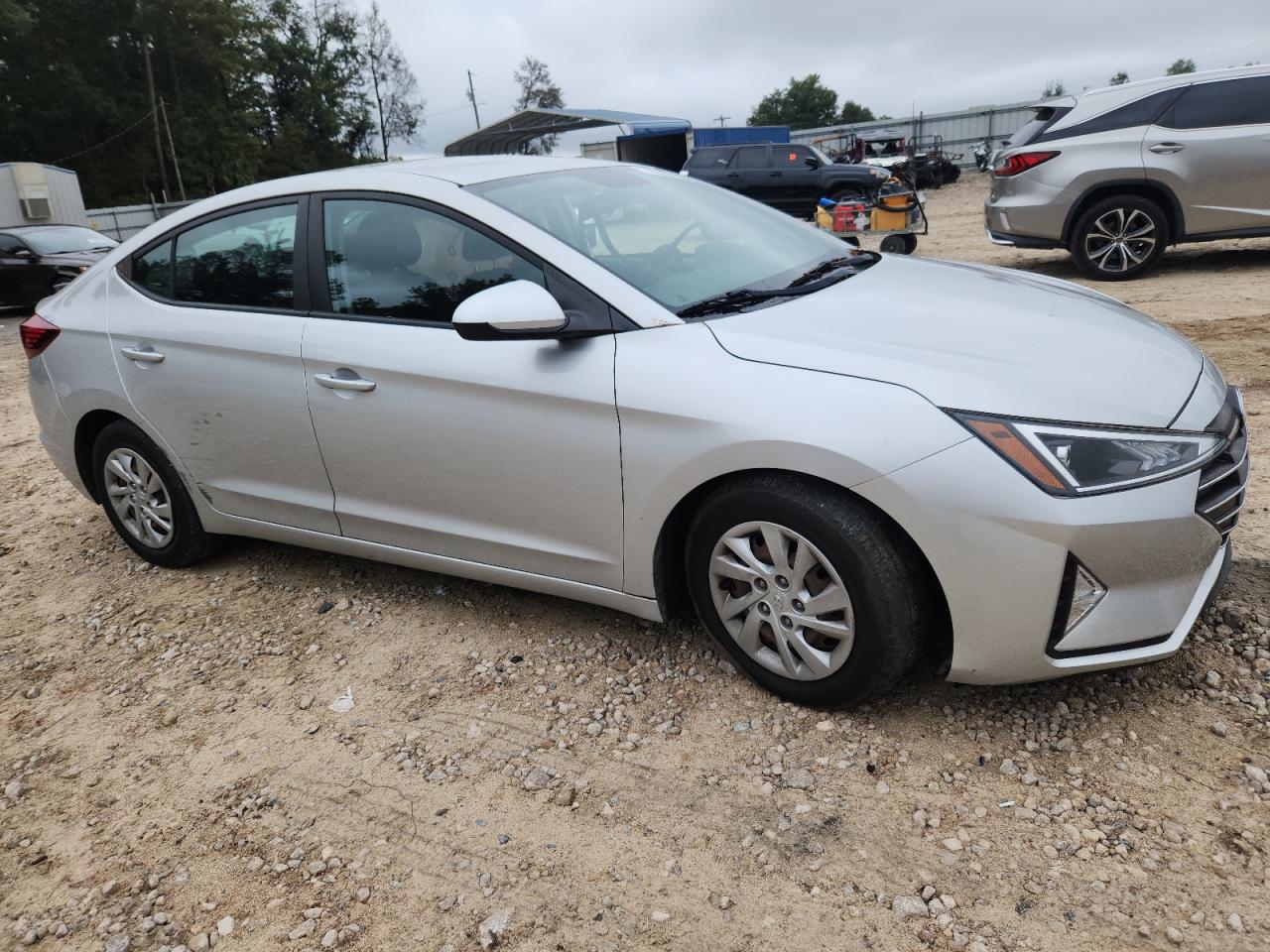 HYUNDAI ELANTRA SE