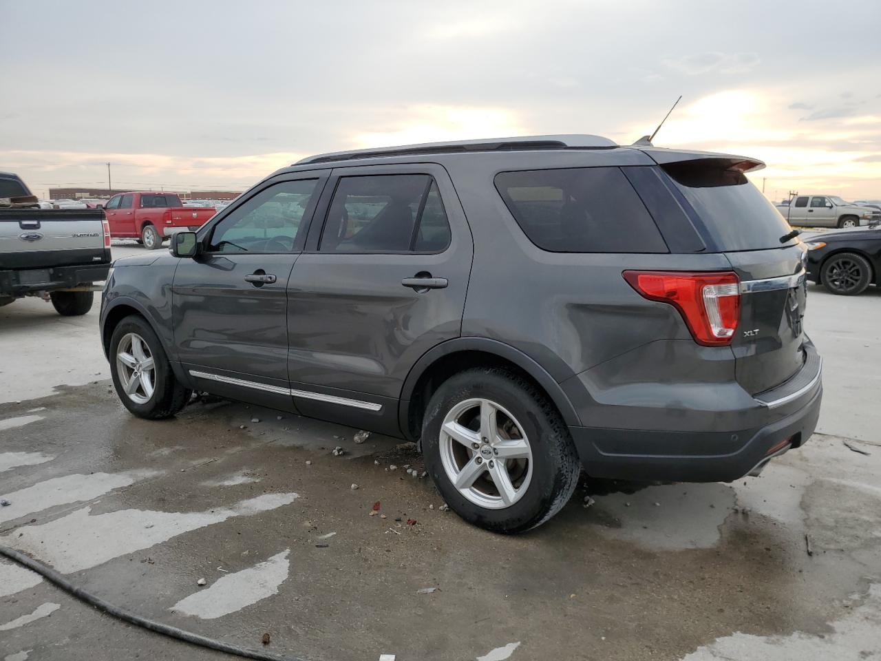 FORD EXPLORER XLT