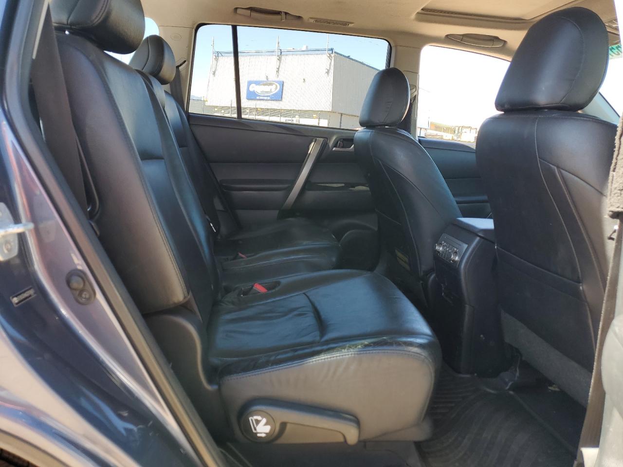 TOYOTA HIGHLANDER HYBRID