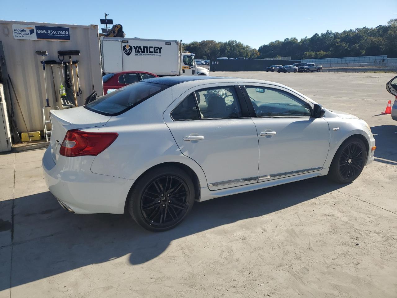 SUZUKI KIZASHI SPORT SLS