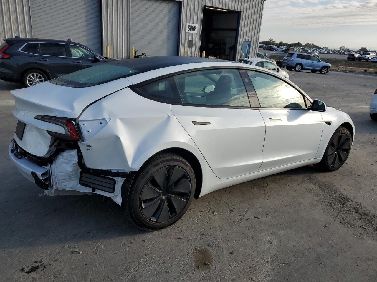 TESLA MODEL 3